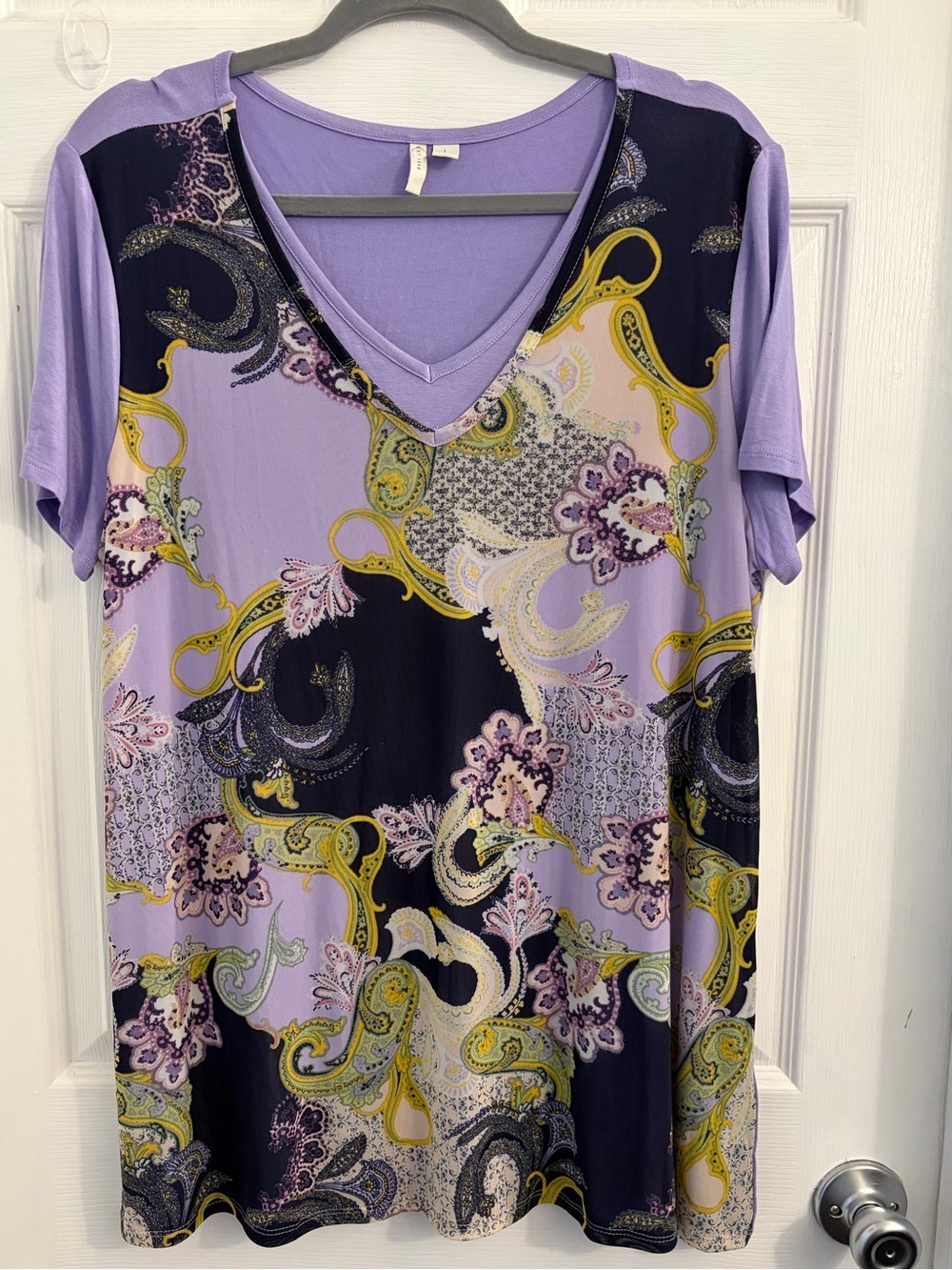 Lilac Paisley V-Neck Short Sleeve Tee. Size large $8